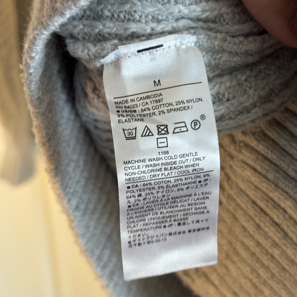 Banana Republic Light Gray Crewneck Sweater - Picture 9 of 9